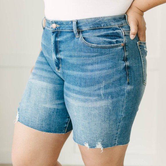 Judy Blue Straight Edge Shorts - Picture 5 of 6